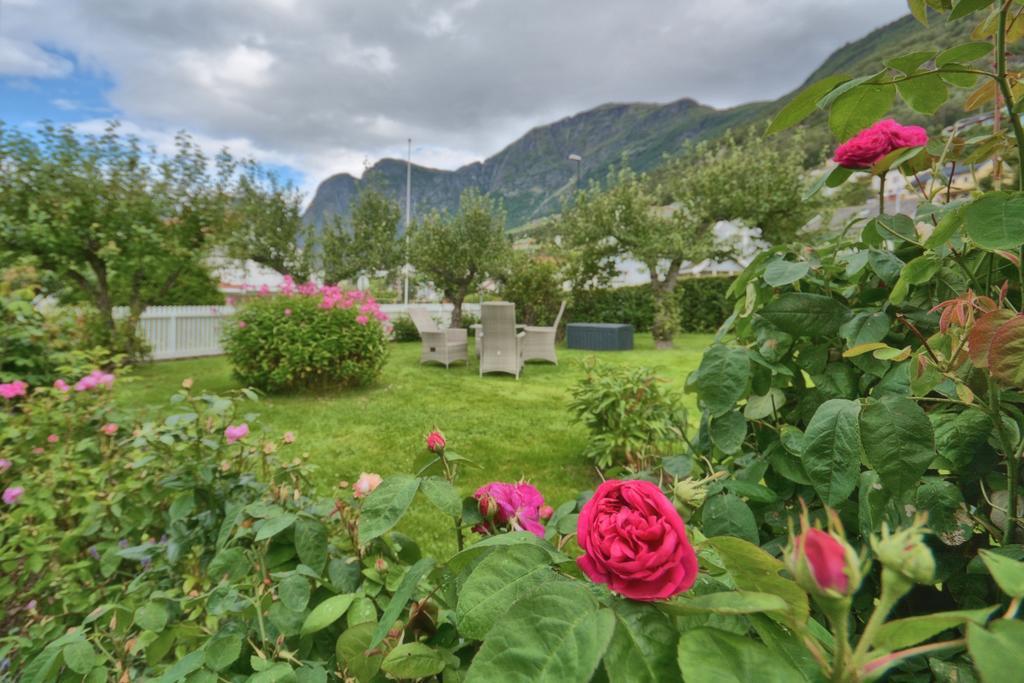 Vangsgaarden Gjestgiveri Aurland Exterior foto